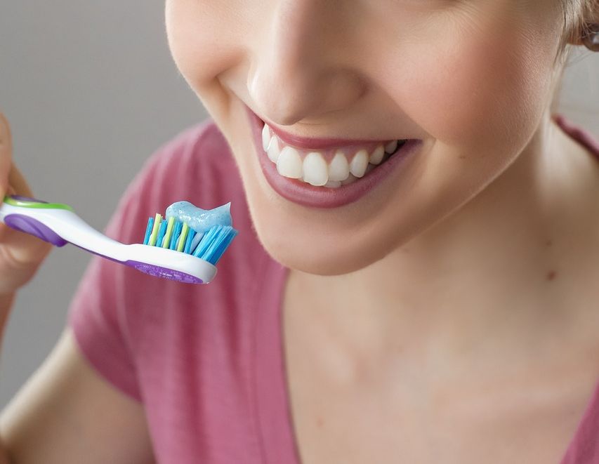 UWAŻAJCIE NA LIZAKI W SPRAYU