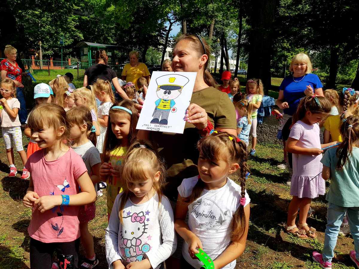 JAK SPĘDZIĆ BEZPIECZNIE WAKACJE? PROFILAKTYCZNE SPOTKANIA W PRZEDSZKOLACH