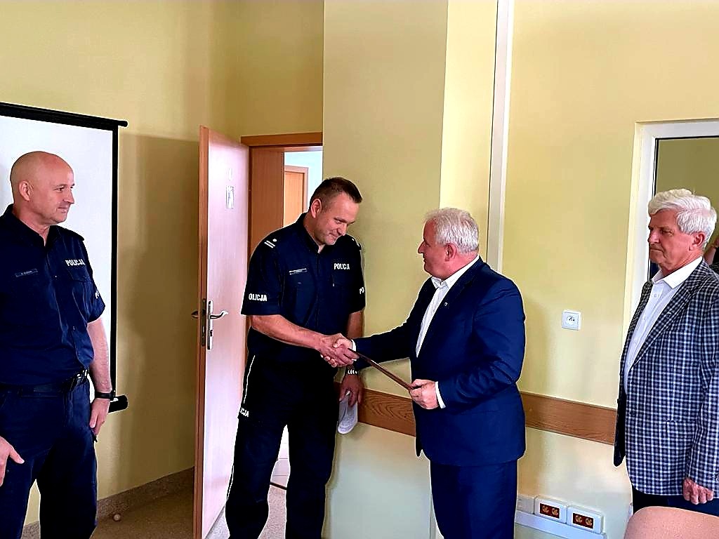 KOMENDANT JAMROWSKI JUŻ OFICJALNIE SZEFEM RESZELSKIEJ POLICJI