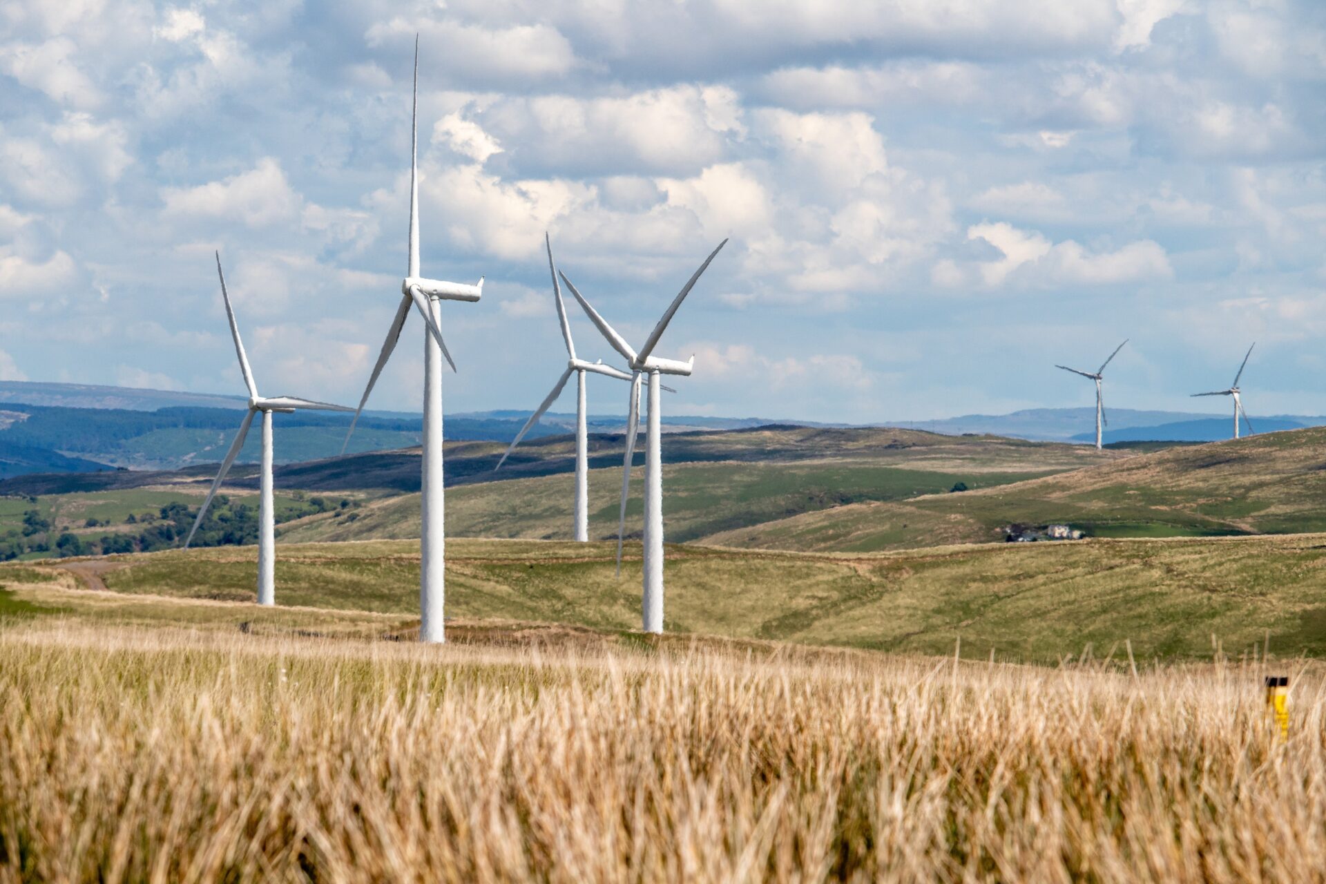 ENERGETYKA WIATROWA NAPĘDZA ROZWÓJ GMIN. SAMORZĄDY APELUJĄ O STABILNE PRAWO