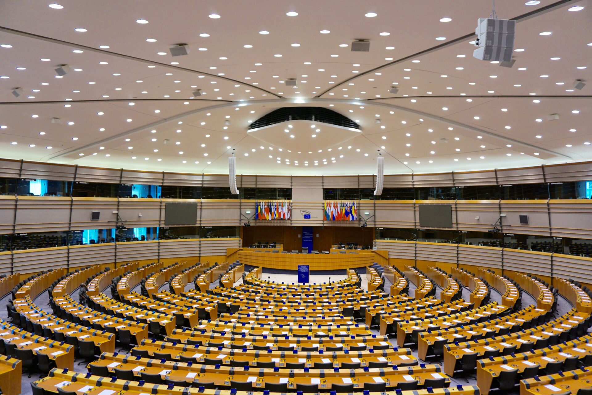 UE CHCE UPROŚCIĆ PROCEDURY PRZEMIESZCZANIA WOJSK PRZEZ GRANICE